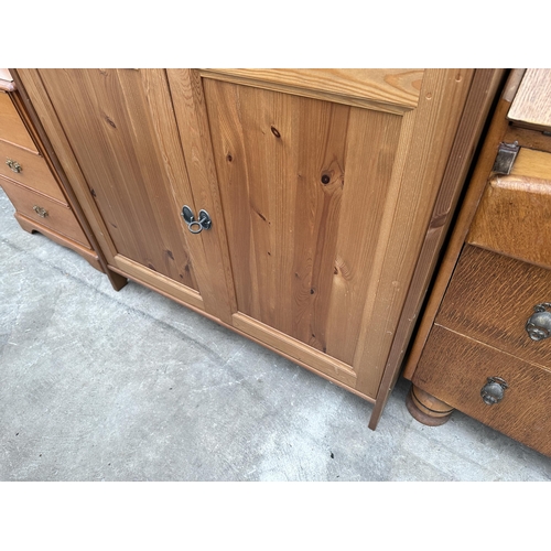 3034 - A PINE DRESSER