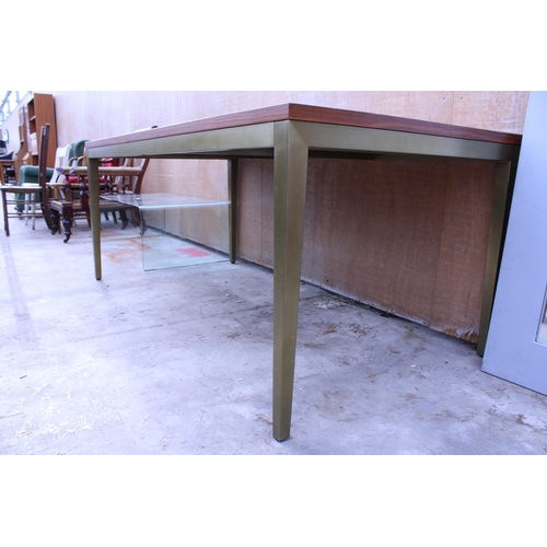 3043 - A HARDWOOD WORK/OFFICE TABLE ON METALWARE LEGS AND FRAME, 71