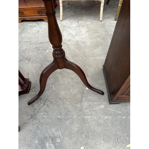 3075 - A LATE VICTORIAN TRIPOD TABLE, 17