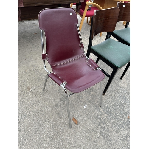 3098 - A PAIR OF RETRO DINING CHAIRS AND A LEATHER EFFECT CHAIR