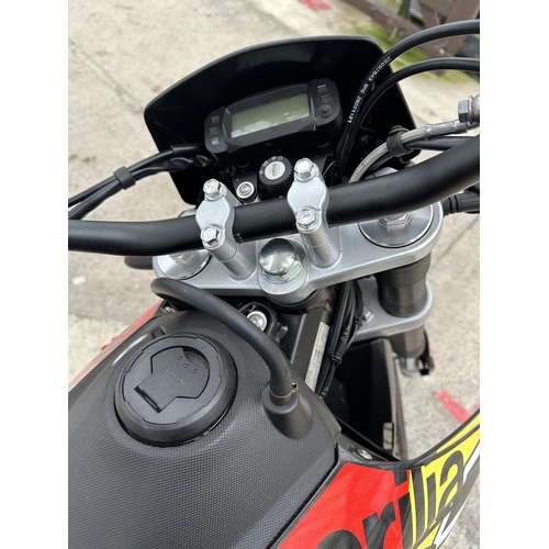 169 - A 2023 APRILIA 125 MOTORCYCLE, REGISTRATION YO23 DKN, WITH V5C AND TWO KEYS - BELIEVED IN WORKING OR... 