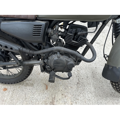 170 - A VINTAGE 1978 HONDA 125 MOTORCYCLE WITH MILITARY STYLE DECALS, WITH V5C, NO KEYS - BELIEVED IN WORK... 