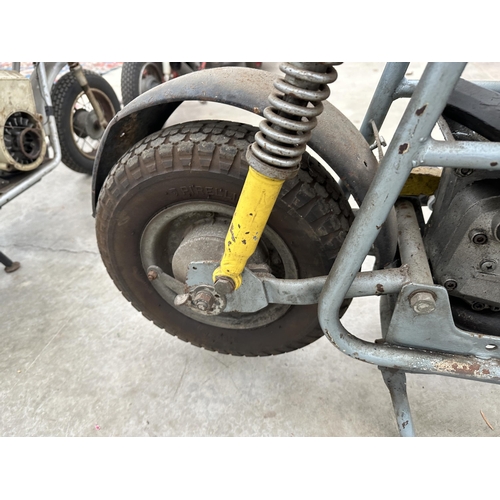 175 - A VINTAGE 1975 FANTIC 7 X 7 MOTO MINARELLI MINI MOTORCLCLE, NO EXHAUST, WHEEL HUB DIAMETER 20 CM NO ... 