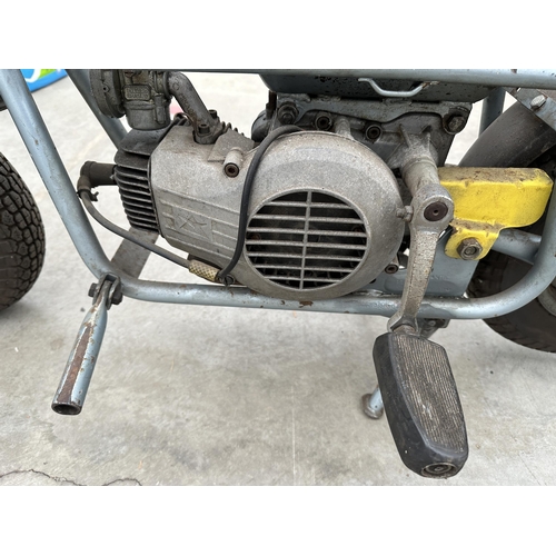 175 - A VINTAGE 1975 FANTIC 7 X 7 MOTO MINARELLI MINI MOTORCLCLE, NO EXHAUST, WHEEL HUB DIAMETER 20 CM NO ... 