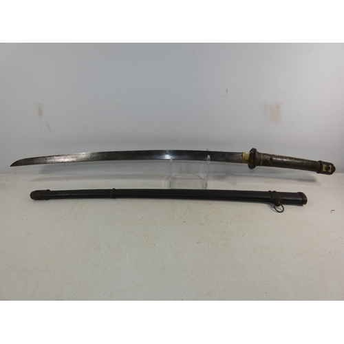 303 - A WORLD WAR II JAPANESE OFFICERS SWORD AND SCABBARD, 66CM BLADE, LENGTH 98CM