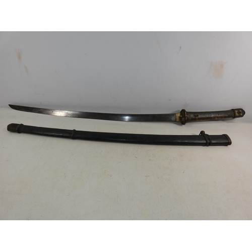 303 - A WORLD WAR II JAPANESE OFFICERS SWORD AND SCABBARD, 66CM BLADE, LENGTH 98CM