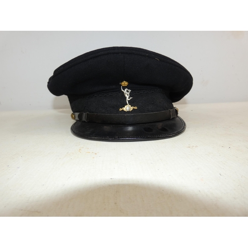 306 - A VINTAGE ROYAL CORPS OF SIGNALS OFFICERS NUMBER 1 UNIFORM, COMPRISING JACKET, TROUSERS AND CAP