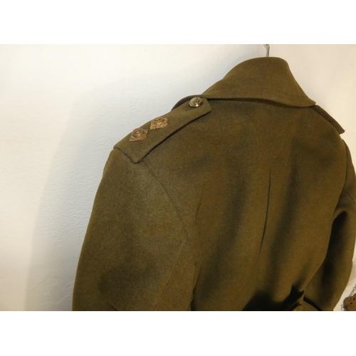 307 - A VINTAGE ROYAL CORPS OF SIGNALS OFFICERS UNIFORM, COMPRISING JACKET, TROUSERS, SHIRT, TIE, GREAT CO... 