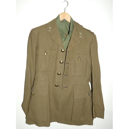 307 - A VINTAGE ROYAL CORPS OF SIGNALS OFFICERS UNIFORM, COMPRISING JACKET, TROUSERS, SHIRT, TIE, GREAT CO... 