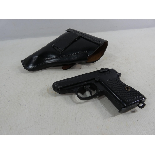 326 - A NON FIRING GERMAN POLIZEI PISTOL AND LEATHER HOLSTER, 5CM BARREL, LENGTH 15CM