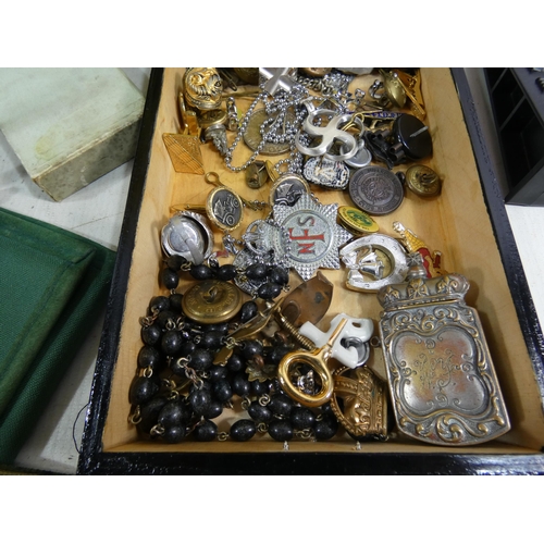 329 - A COLLECTION OF ASSORTED MILITARIA TO INCLUDE BUTTONS, BADGES, FLAG, SEWING KITS ETC