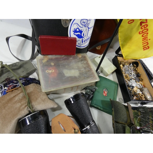 329 - A COLLECTION OF ASSORTED MILITARIA TO INCLUDE BUTTONS, BADGES, FLAG, SEWING KITS ETC