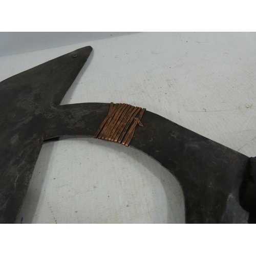 331 - A CONGOLESE THROWING KNIFE, LENGTH 44CM