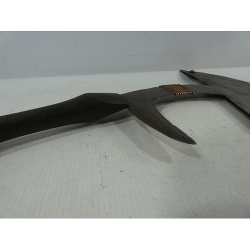 331 - A CONGOLESE THROWING KNIFE, LENGTH 44CM