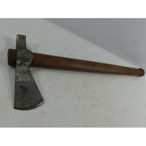 334 - A VINTAGE BOARDING TYPE AXE, LENGTH 44CM