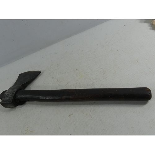 336 - A VINTAGE AXE, LENGTH 38CM