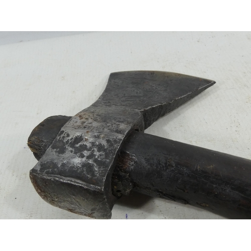 336 - A VINTAGE AXE, LENGTH 38CM