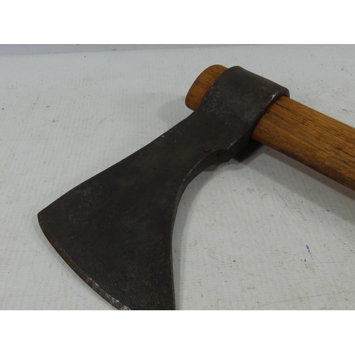 338 - A VINTAGE AXE, LENGTH 38CM