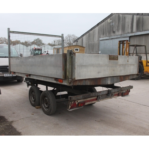 213 - A TWIN AXLE HIGH ALLLOY MUCK TIPPING TRAILER (L:10FT) NO VAT