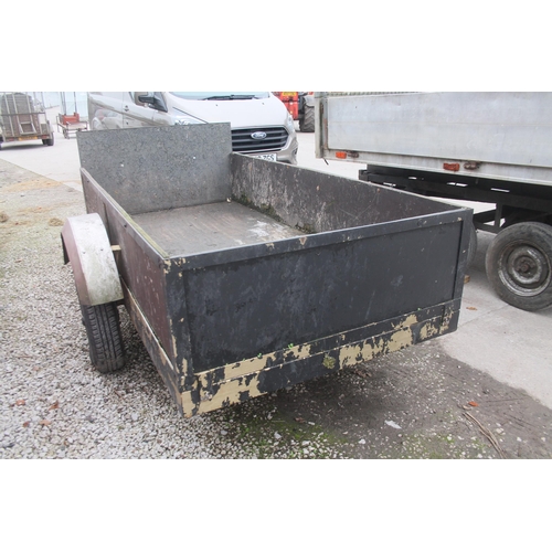 214 - A SMALL BROWN WOODEN SINGLE AXLE CAR TRAILER (L:8FT) NO VAT