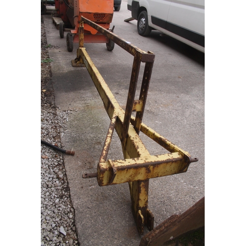 245 - A KILWORTH TRACTOR THREE POINT LINKAGE POST KNOCKER +VAT