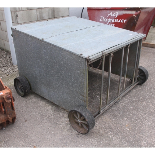 258 - A 4FT LAMB CREEP FEED SHELTER WITH FOUR WHEELS  NO VAT