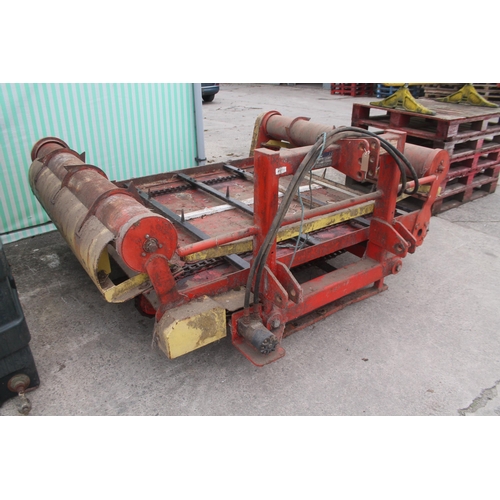 261 - A RECORD THRE POINT LINKAGE BALE UNROLLER +VAT