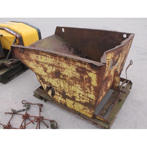 272 - A SMALL METAL PALLET FORK TIPPING SKIP + VAT