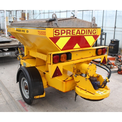 296 - A VALE TS500 POZI-FE TRAILED SINGLE AXLE SALT SPREADER BELIEVED IN GOOD WORKING ORDER BUT NO WARRANT... 