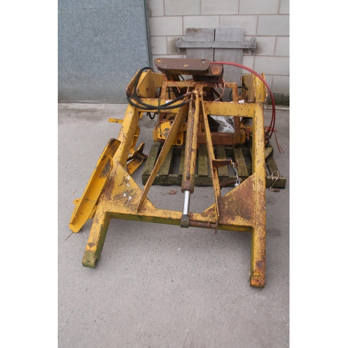 299 - A GRAYS LINCON FRONT END LOADER WITH QUICK RELEASE LINKAGE, SPOUL BLOCK AND BRACKETS AND BOLTS TO FI... 