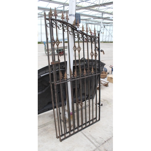 387 - DRIVE GATES 5 FT X 6 FT  NO VAT