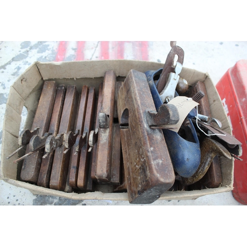 408 - BOX OF ANTIQUE FINGER PLANES AND DETAIL PLANES  NO VAT