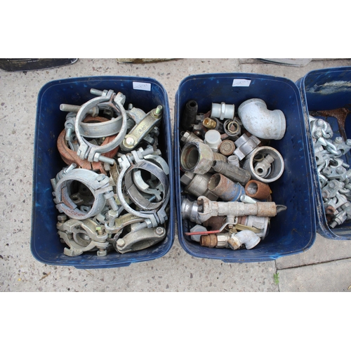 548 - A TUB OF PIPE CLAMPS &TUB OF VARIOUS PIPE FITTINGS A TUB OR WIRE ROPE CLAMPS & 2 TRAYS OF ELECTRIC P... 