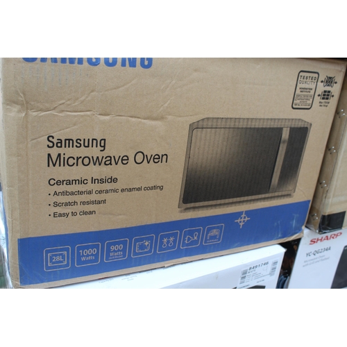 560 - 5 MICROWAVES (UNTESTED)  NO VAT