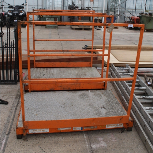 572 - TWO PIT PLATFORMS NO VAT