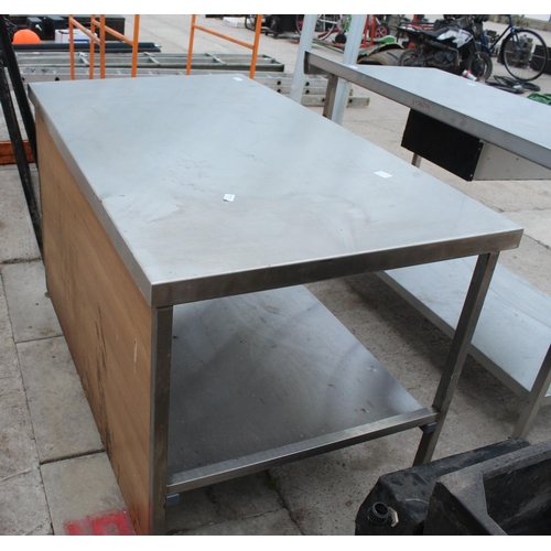 577 - S/S TABLE NO VAT