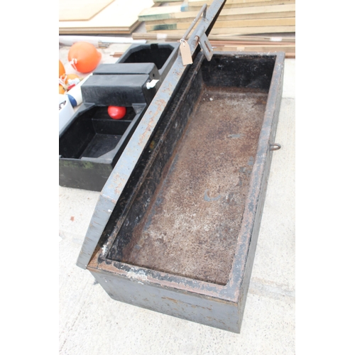 587 - METAL TOOL BOX NO VAT