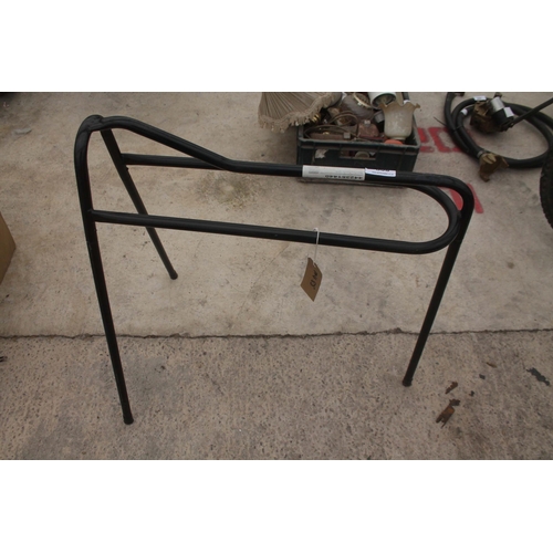 608 - BLACK SADDLE STAND 3 LEGS  NO VAT