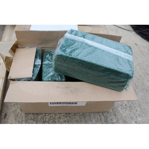 661 - 50 SCOURING PADS  + VAT