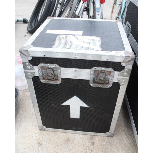 665 - SMALL FLIGHT CASE BOX 47 X 46.5 X 56.5 CM  + VAT