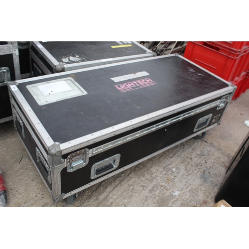 669 - FLIGHT CASE 126 X 56 X 46  + VAT