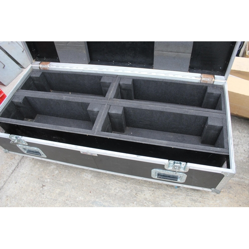 669 - FLIGHT CASE 126 X 56 X 46  + VAT