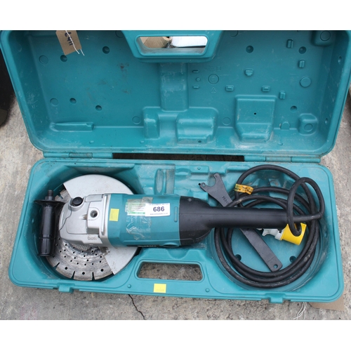 686 - MAKITA ANGLE GRINDER 90695 + VAT