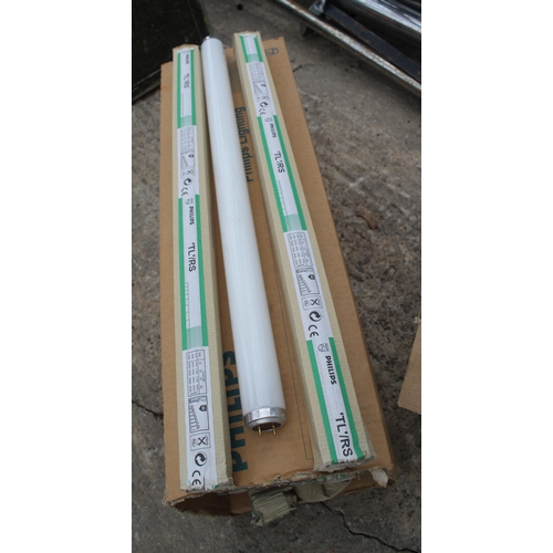 687 - 16 PHILIPS FLORESCENT TLRS  + VAT