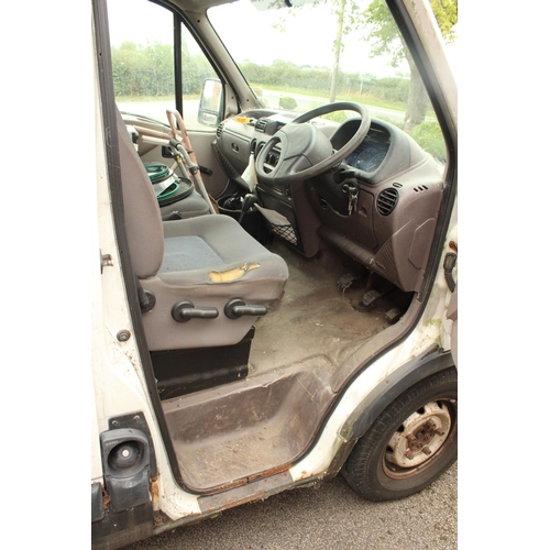 182 - A RENAULT MASTER 2.8TDI MM35TD VAN REGISTRATION S96UBP WITH 134671 MILES ON THE CLOCK, DOES RUN BUT ... 