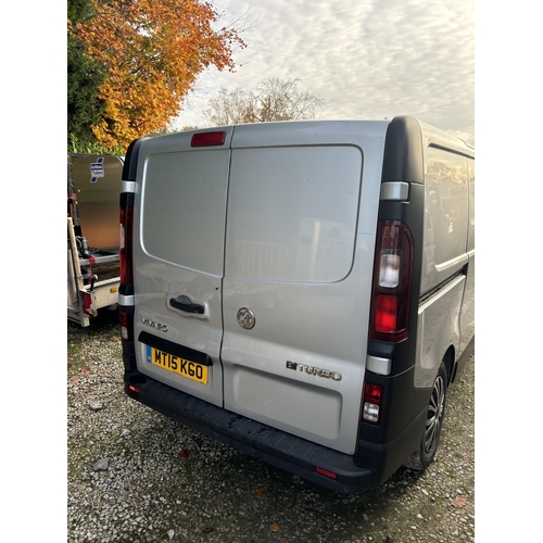 195 - VAUXHALL VIVARO SILVER 5 DOOR MANUAL MT15KGO FIRST REG 2015 121161 MILES MOT 31/03/25 1 KEY NO  VAT ... 