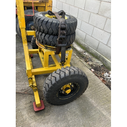 206 - HEAVY DUTY TURN TABLE WITH 4 WHEELS ON 6.90/00-9 TYRES.  NO VAT