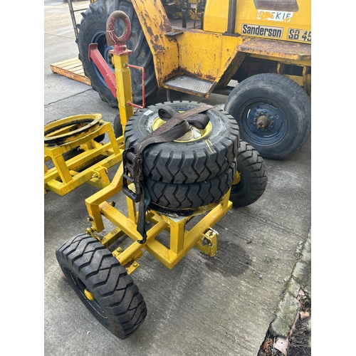 206 - HEAVY DUTY TURN TABLE WITH 4 WHEELS ON 6.90/00-9 TYRES.  NO VAT