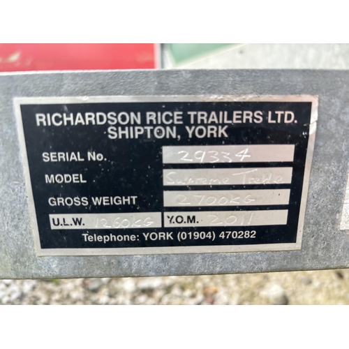 216 - A RICHARDSON SUPREME TWIN AXLE TREBLE HORSE TRAILER WITH TAC TIDY FRONT STORAGE BOX NO VAT