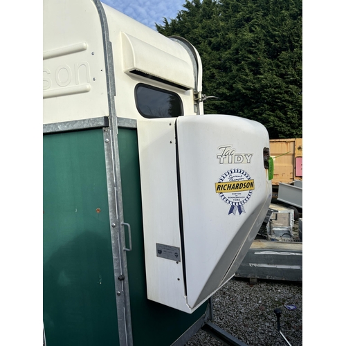 216 - A RICHARDSON SUPREME TWIN AXLE TREBLE HORSE TRAILER WITH TAC TIDY FRONT STORAGE BOX NO VAT